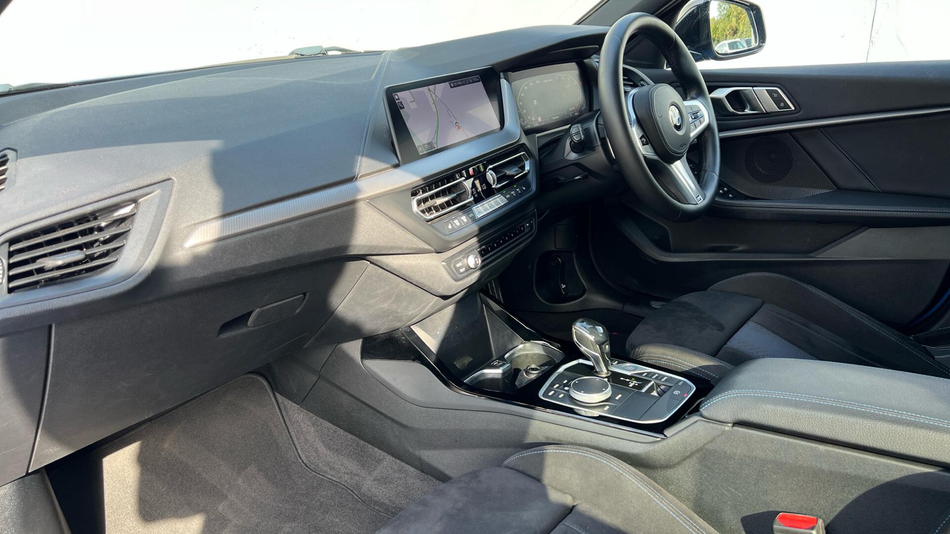 BMW 1 Series view 8