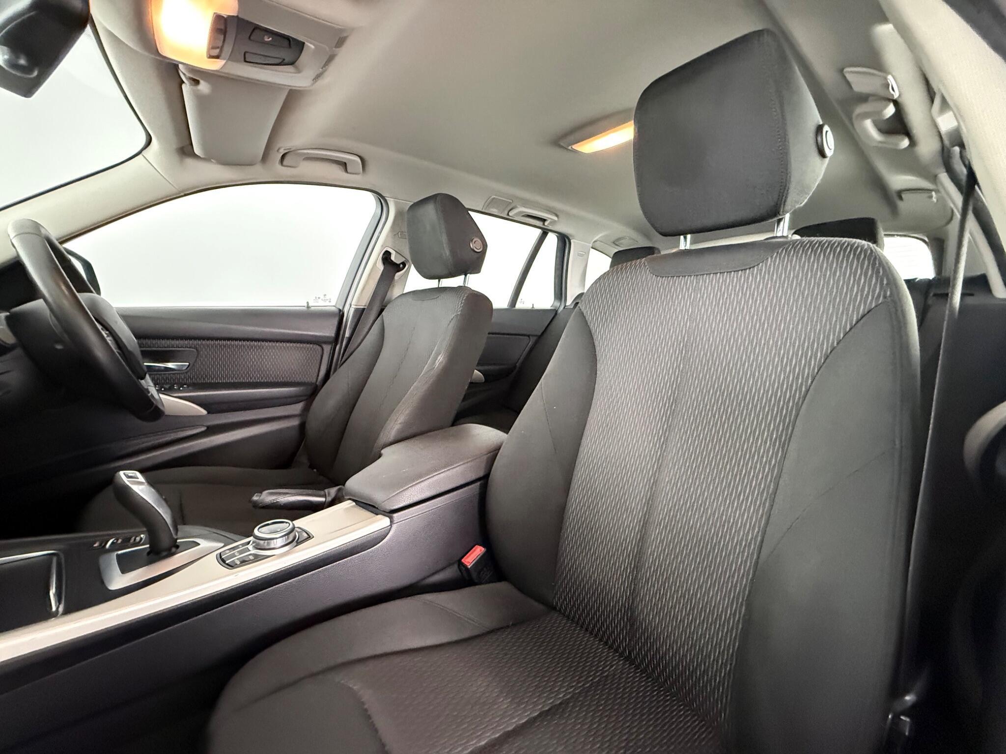 BMW 3 Series view 30