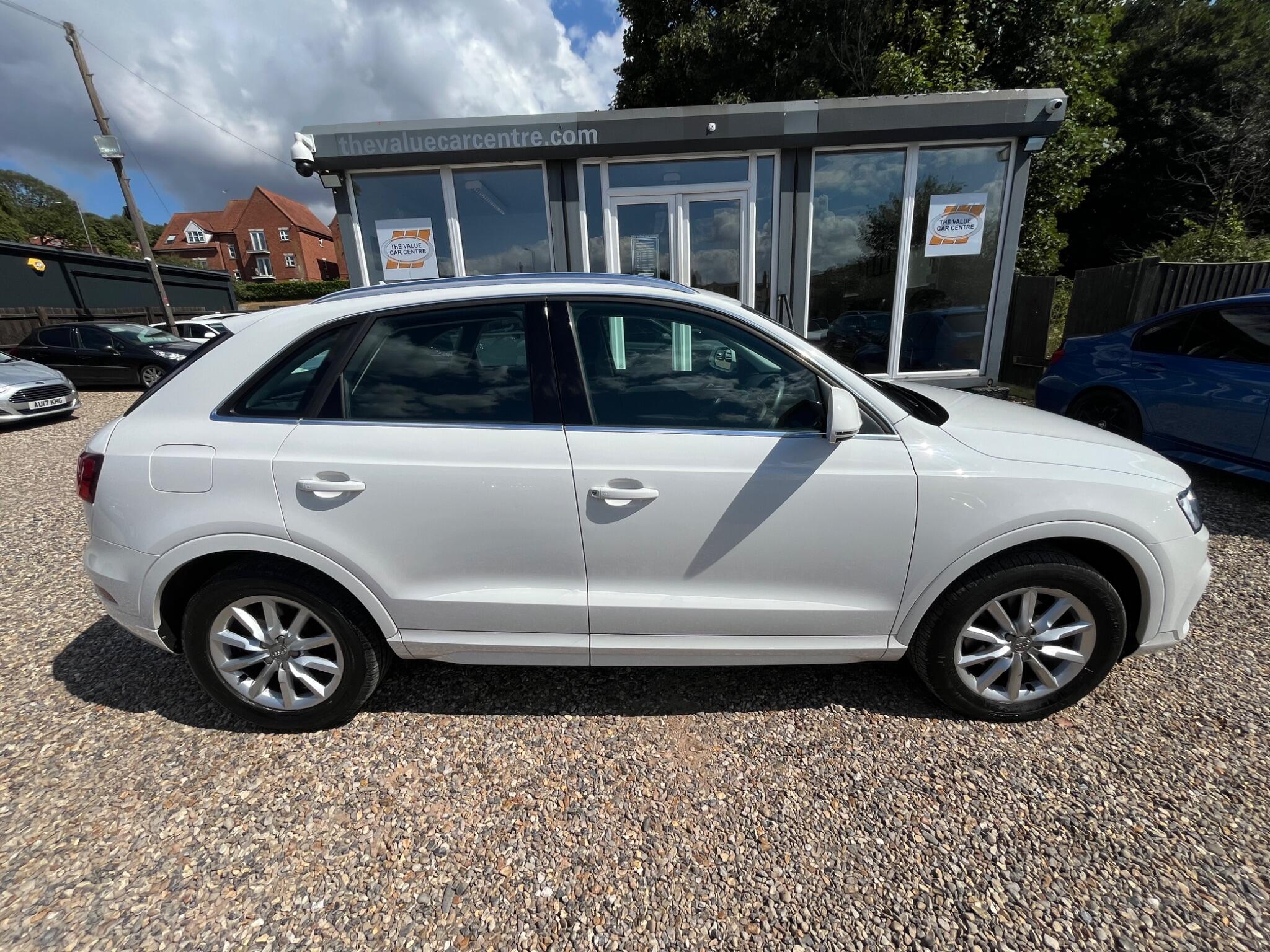 Audi Q3 view 3