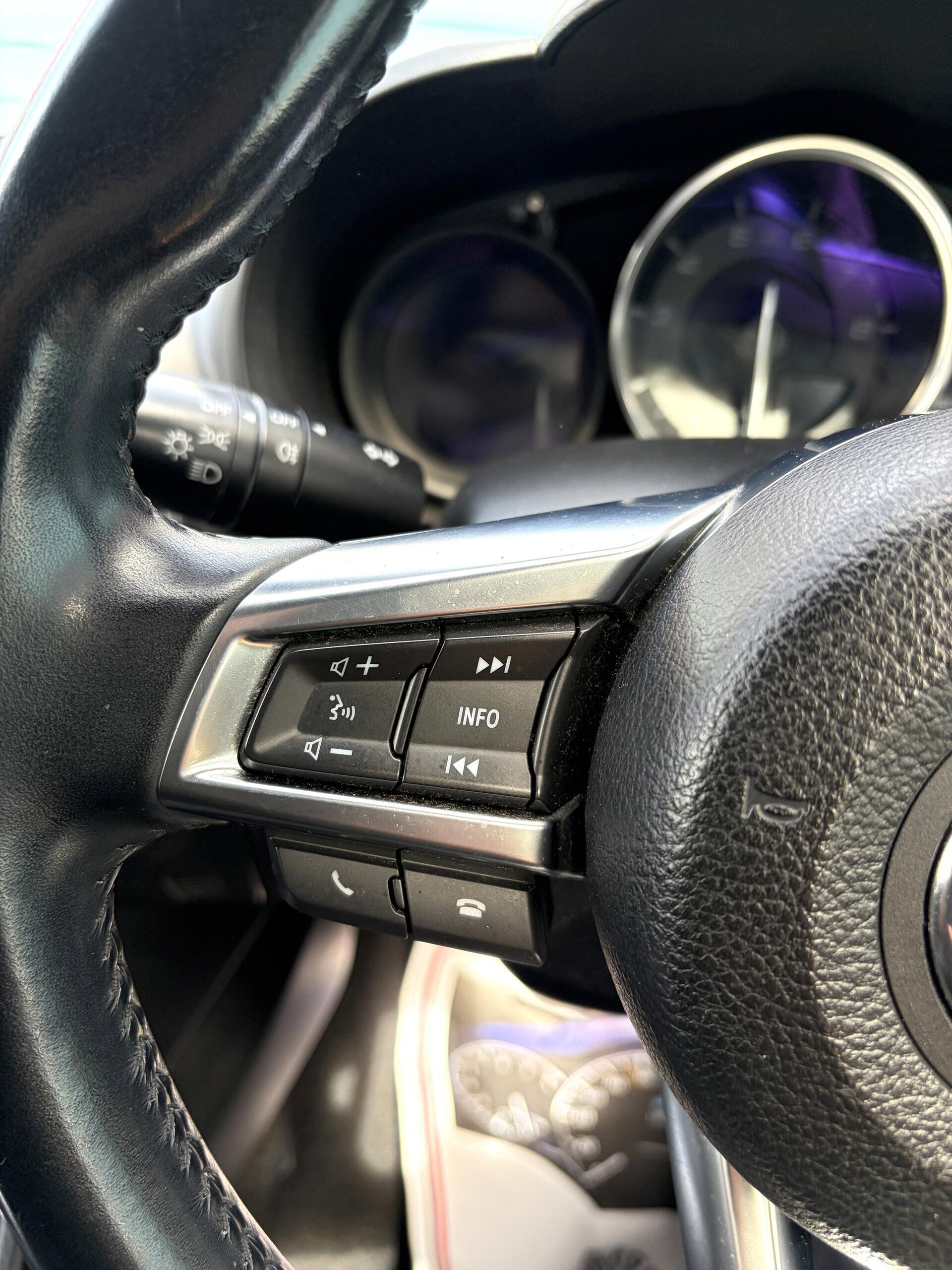 Fiat 124 Spider view 11