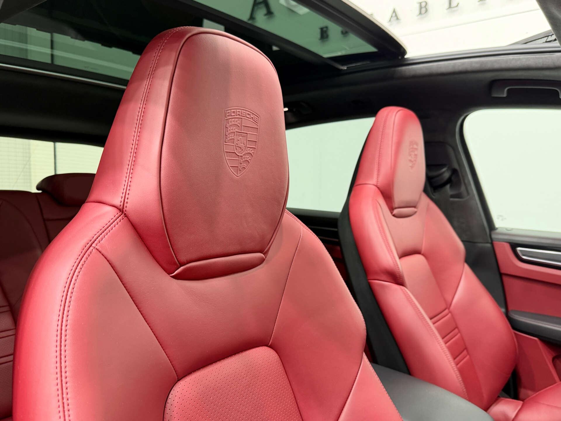 Porsche Cayenne view 43