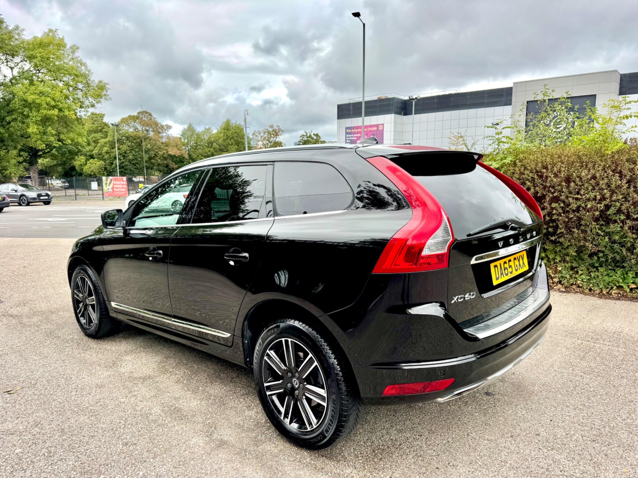 Volvo XC60 view 3