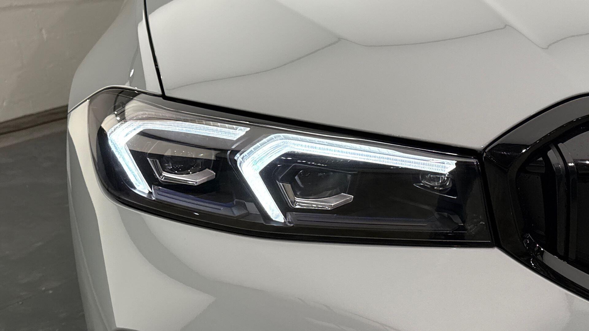BMW 3 Series view 23