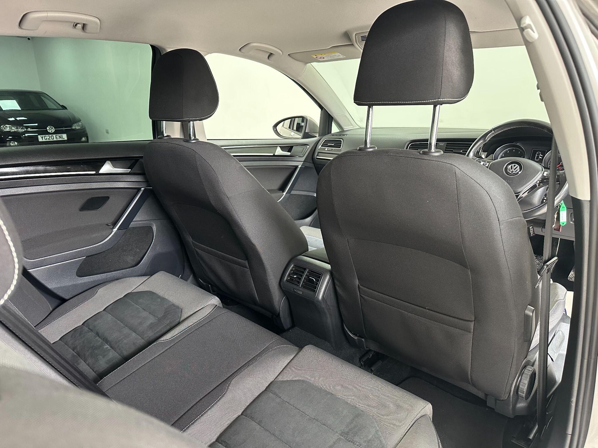 2014 Volkswagen Golf image 31