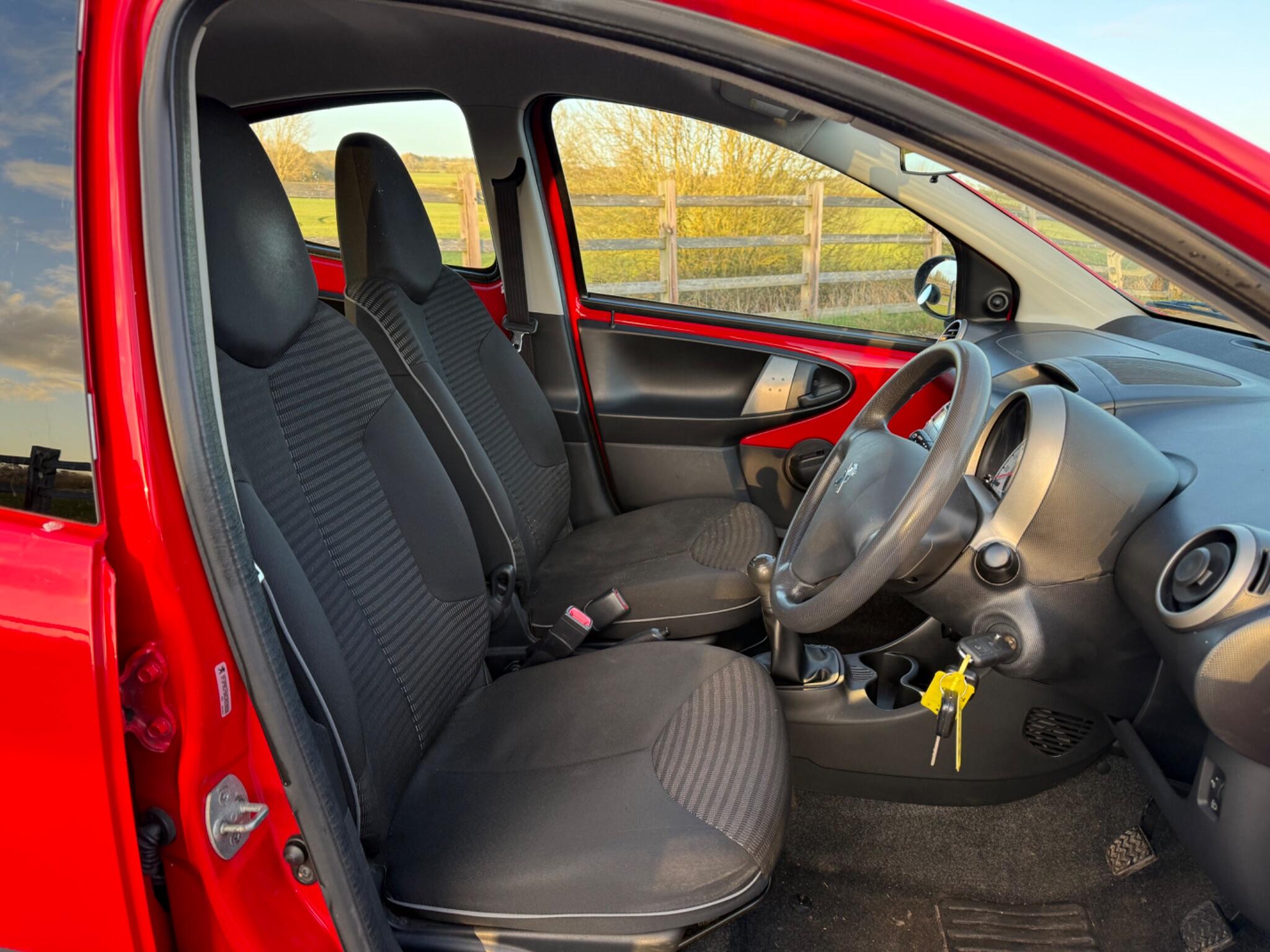 Peugeot 107 1.0 12V Active Euro 5 5dr — photo 33 of 86
