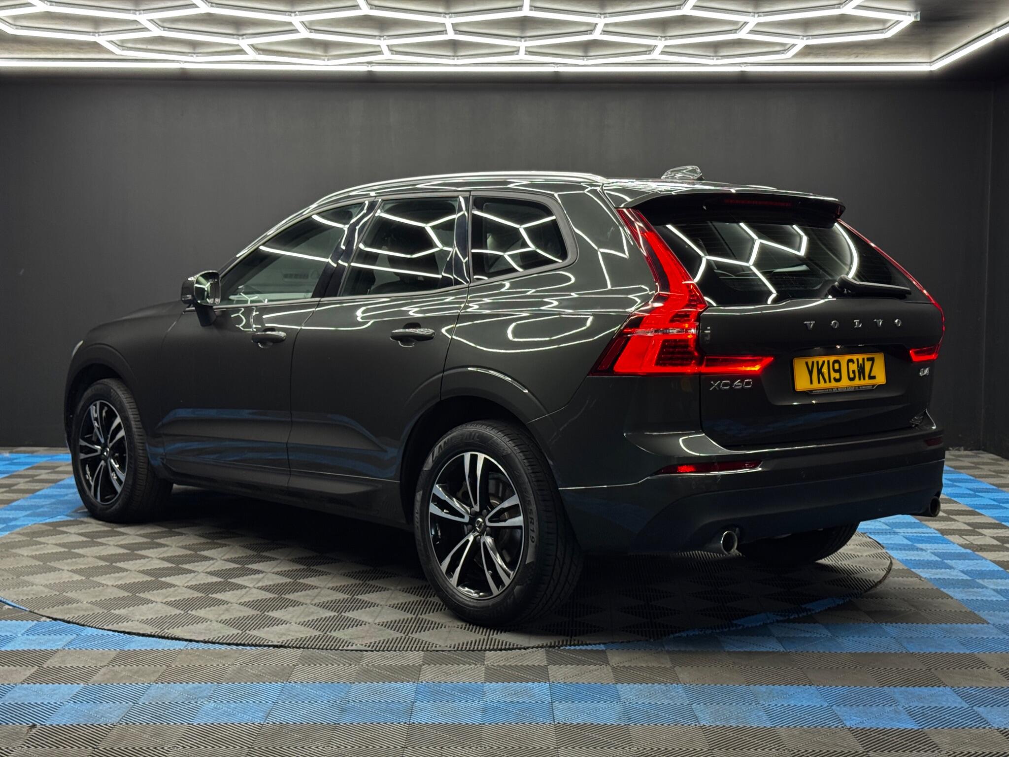Volvo XC60 view 7
