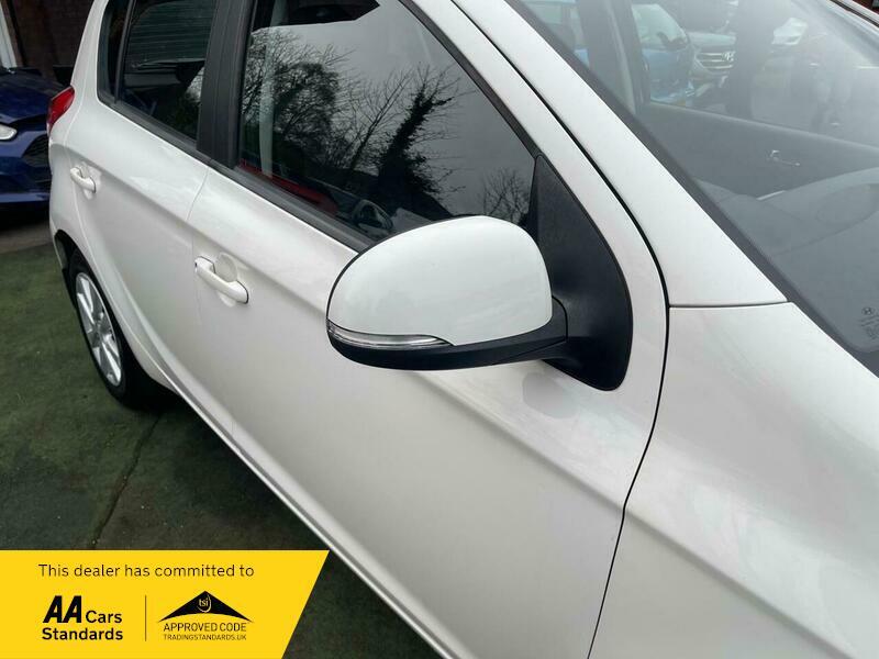 2012 Hyundai i20 image 38