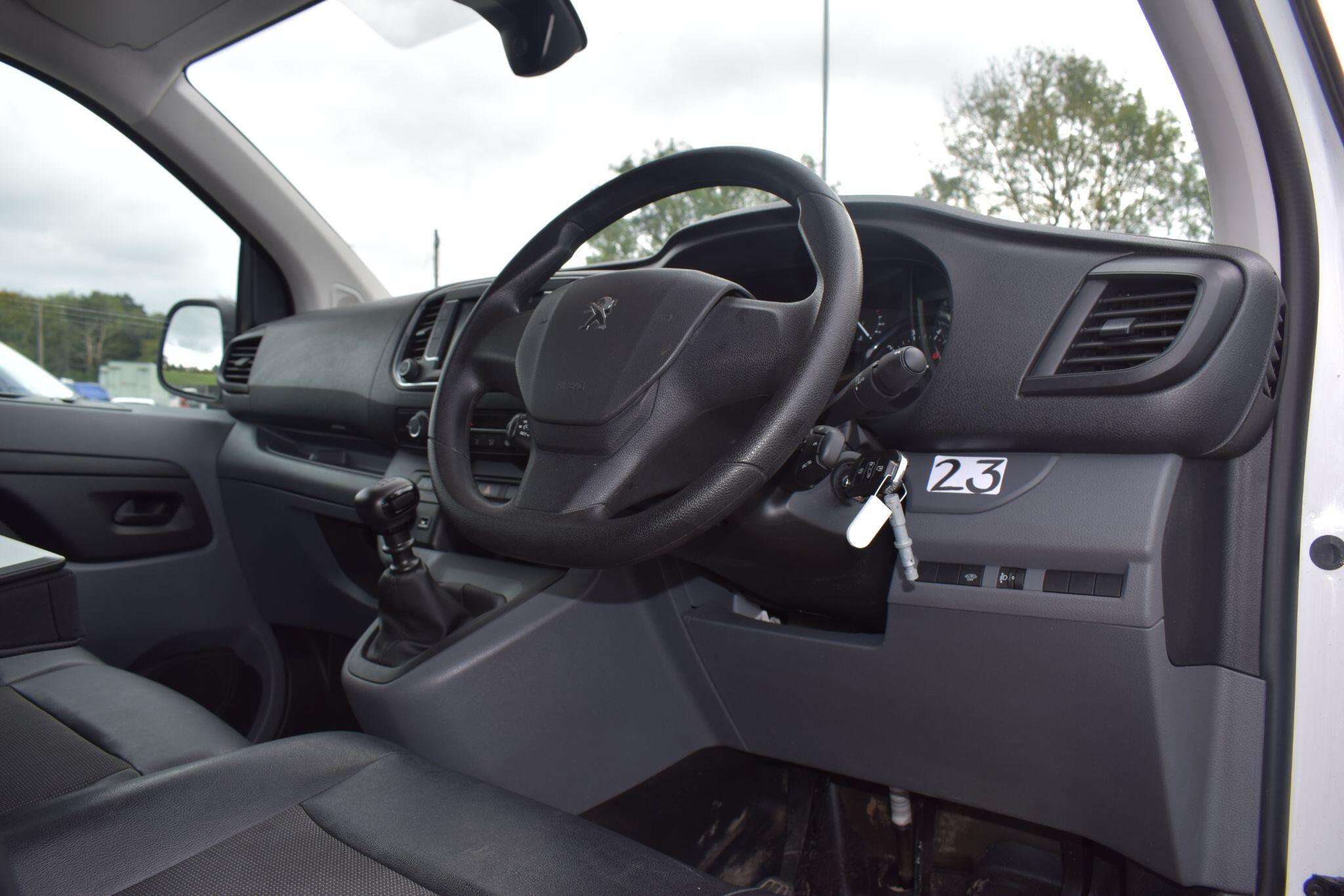 Expert - 2.0 BlueHDi 1400 Professional Premium Standard Panel Van MWB Euro 6 (s/s) 6dr - Image 32