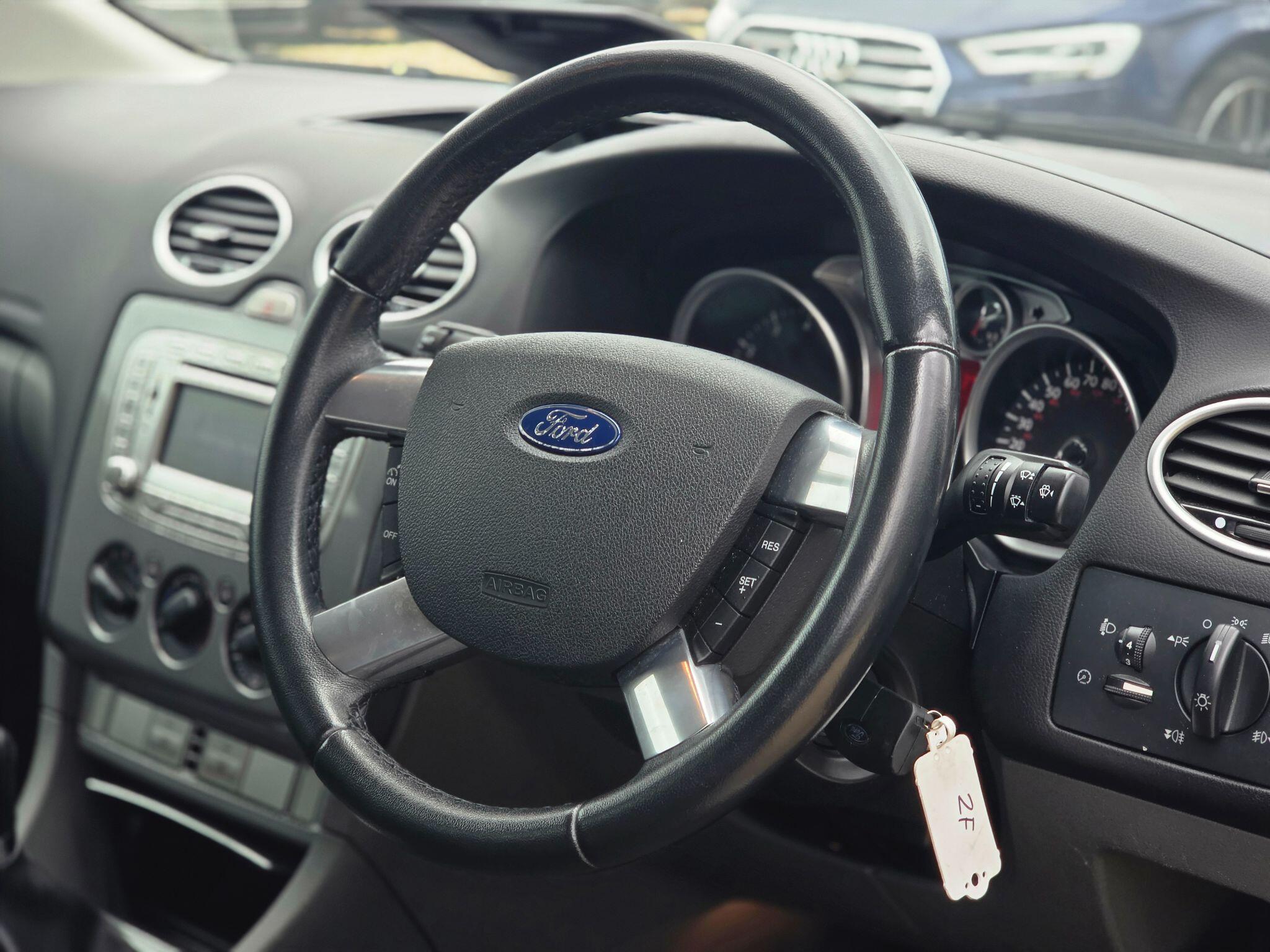 Ford Focus view 11