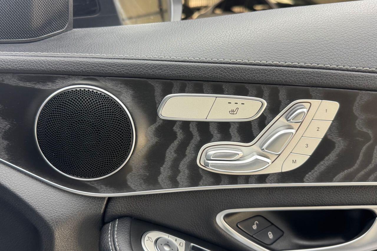 Mercedes-Benz C-Class view 17