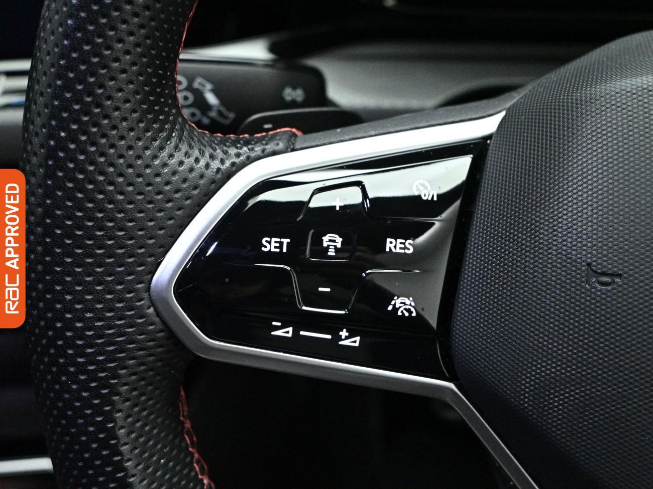 Volkswagen Golf view 21