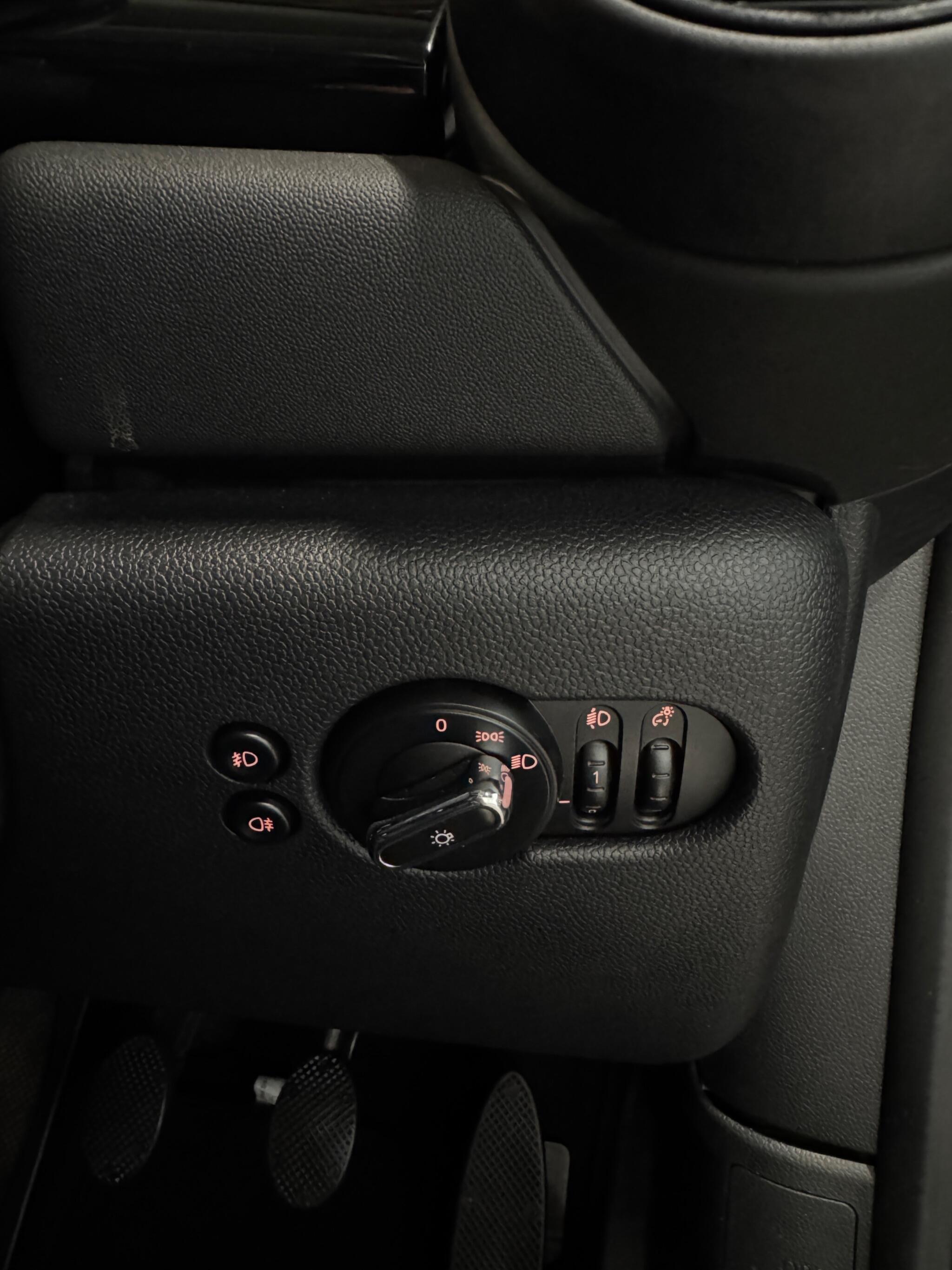 Mini Hatch view 22