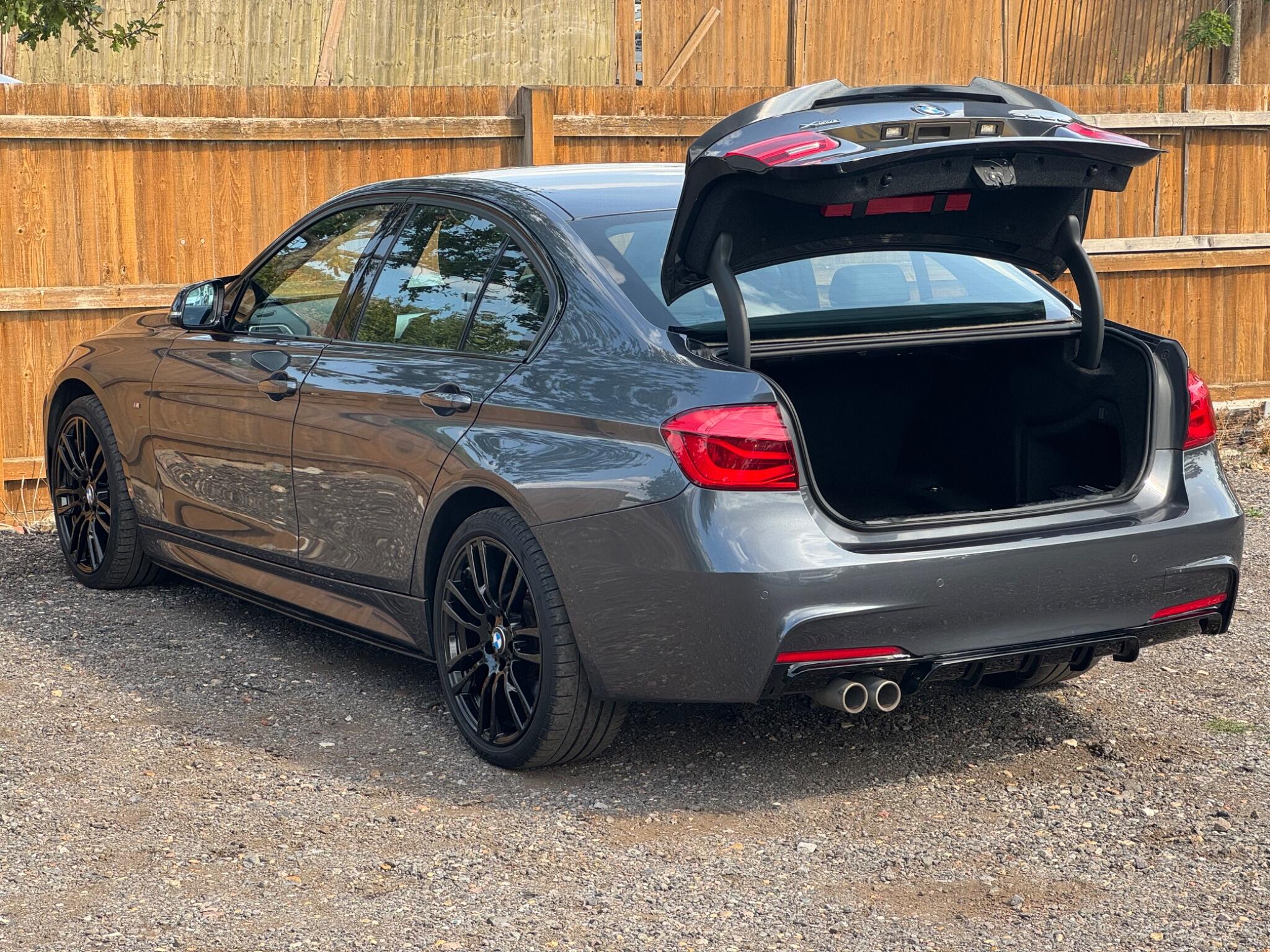 BMW 3 Series view 4