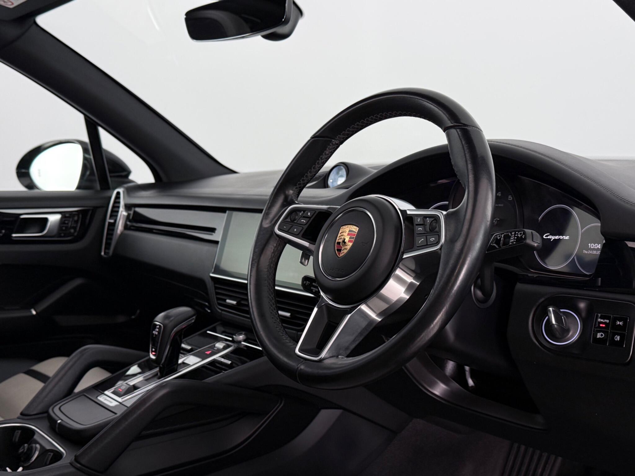 Porsche Cayenne view 3