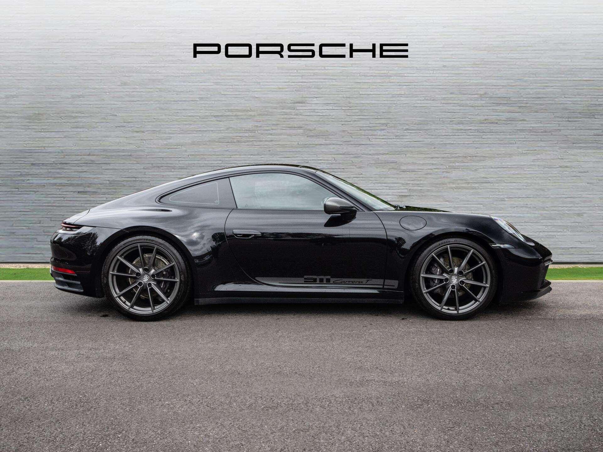 Porsche 911 view 7
