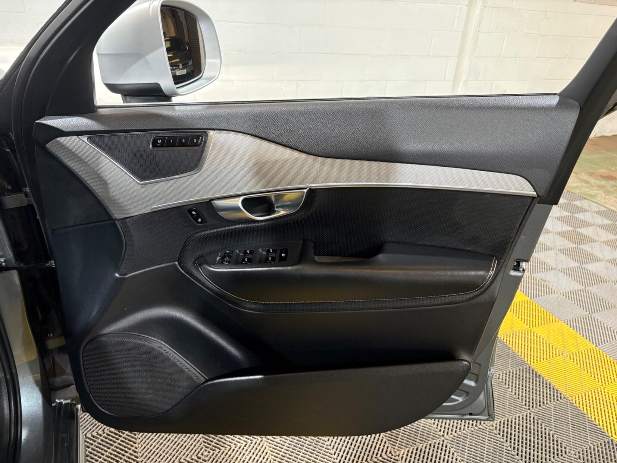 Volvo XC90 view 45