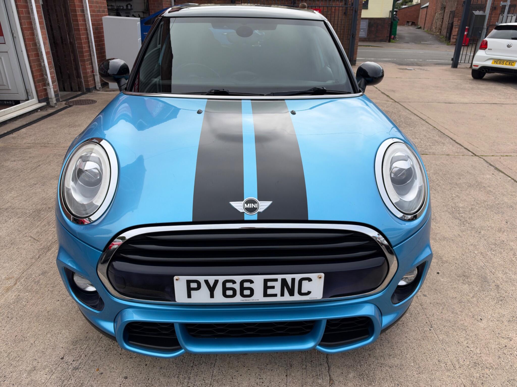 Mini Hatch view 7