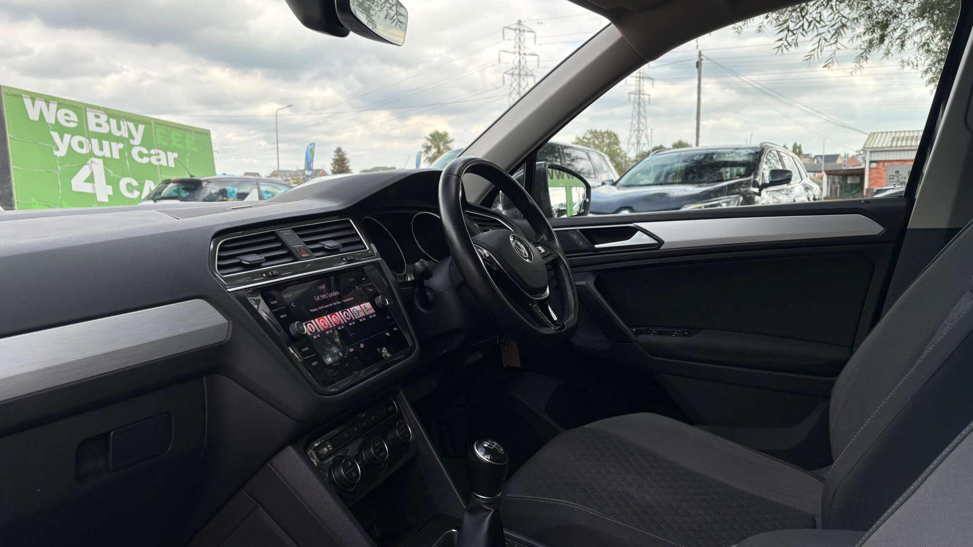 Volkswagen Tiguan view 16