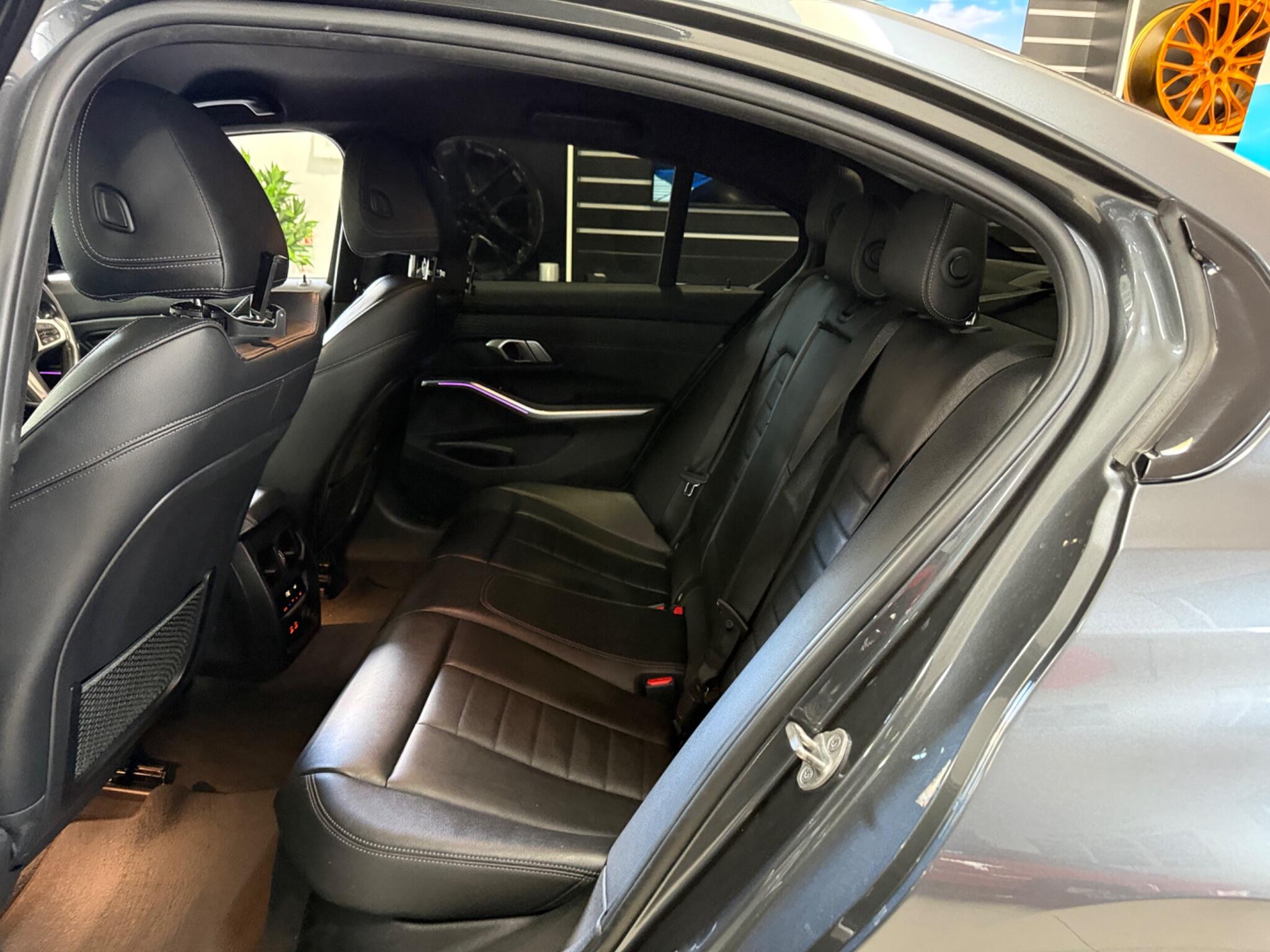 BMW 3 Series view 32