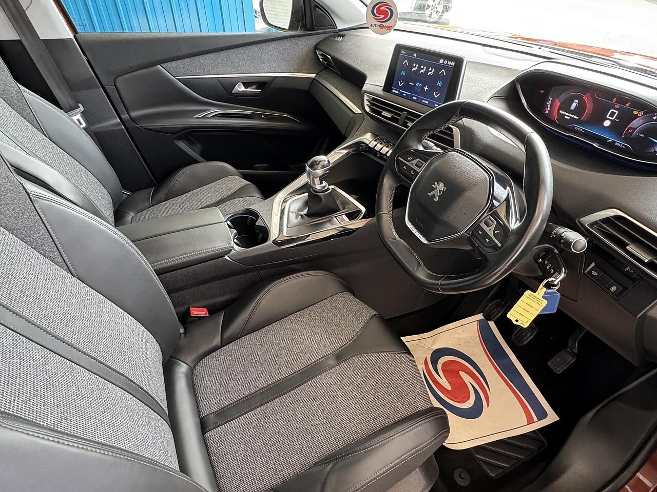 Peugeot 3008 view 11