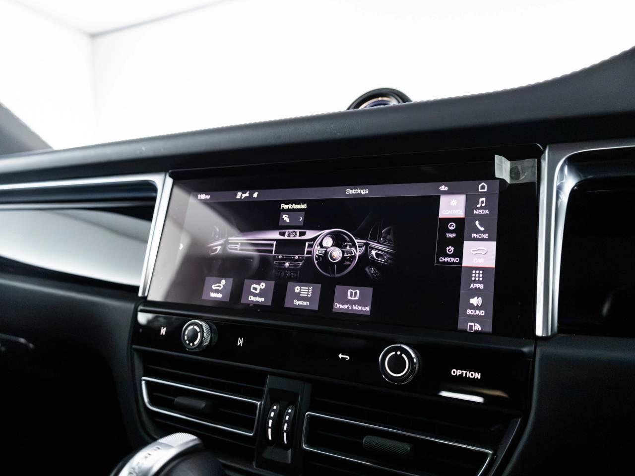 Porsche Macan view 28