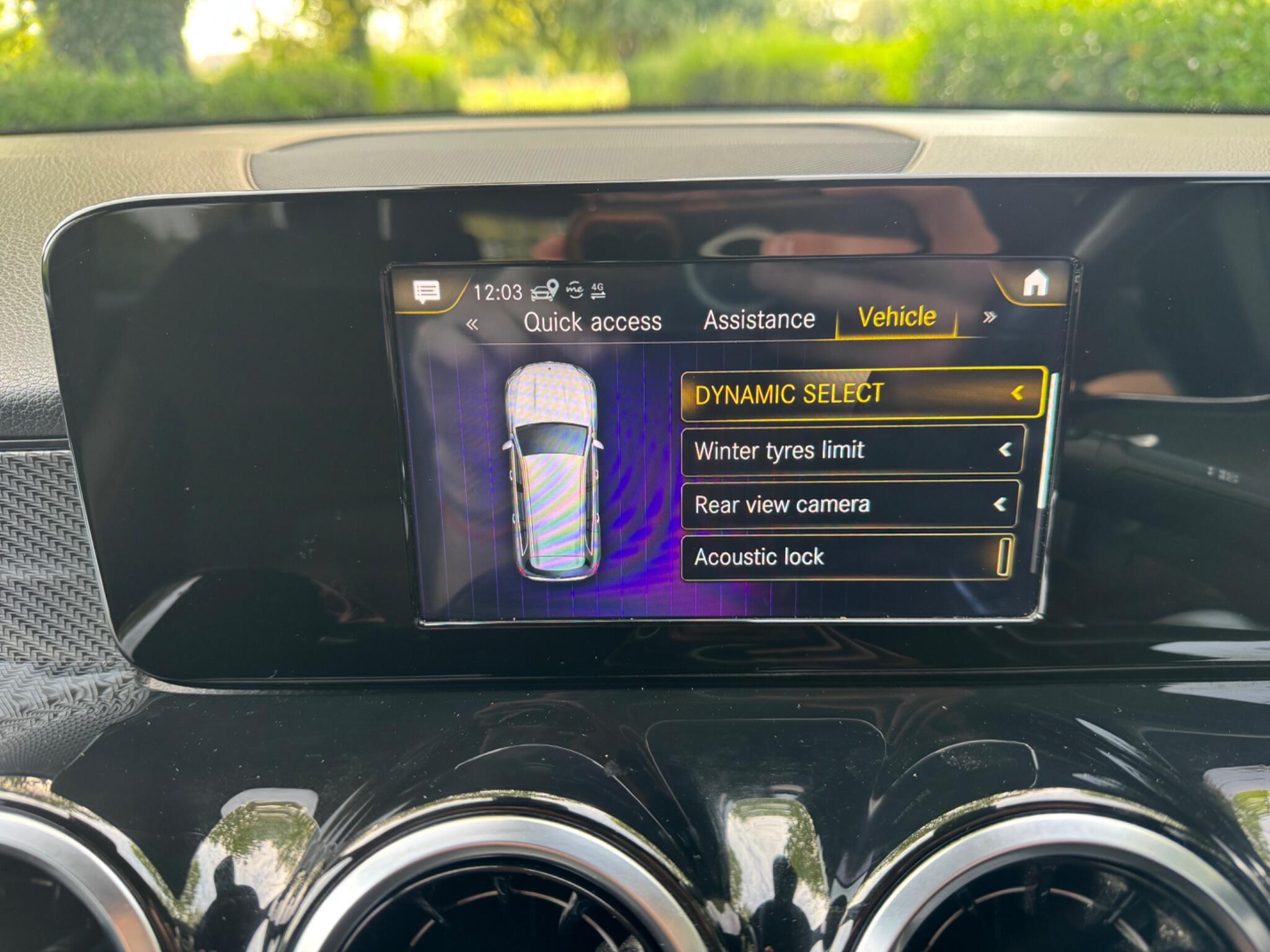 Mercedes-Benz GLB view 60