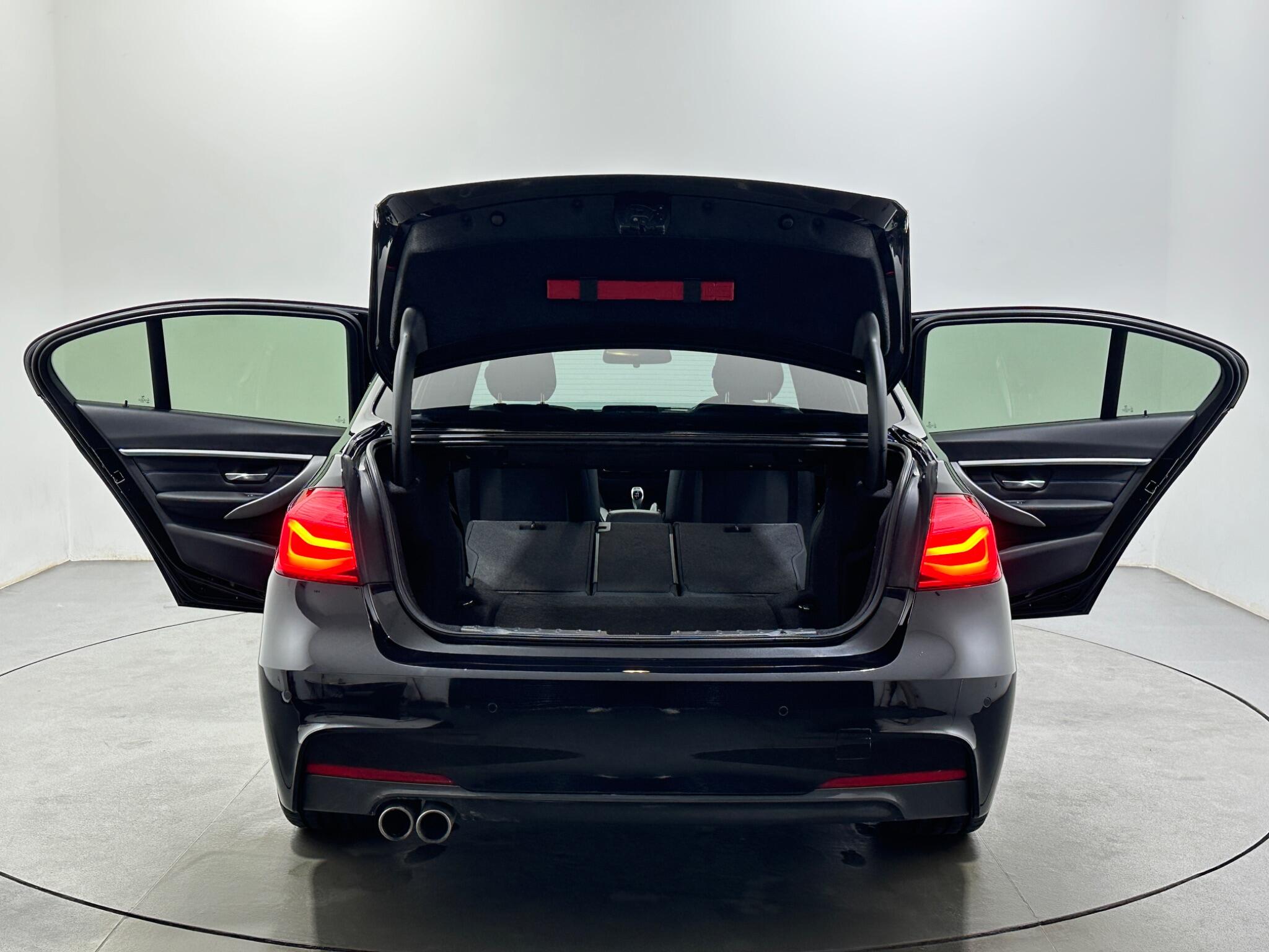 BMW 3 Series view 44