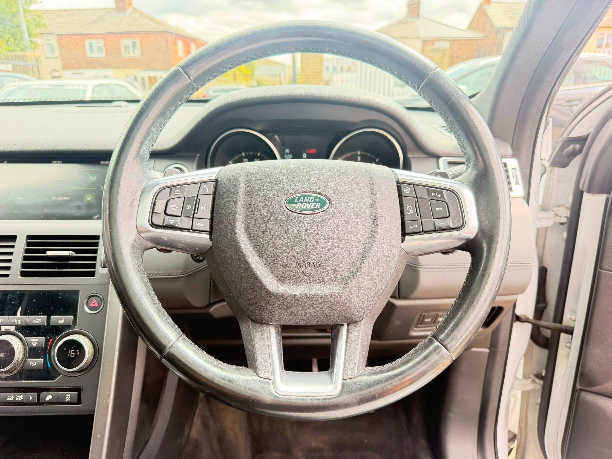 Land Rover Discovery Sport view 27