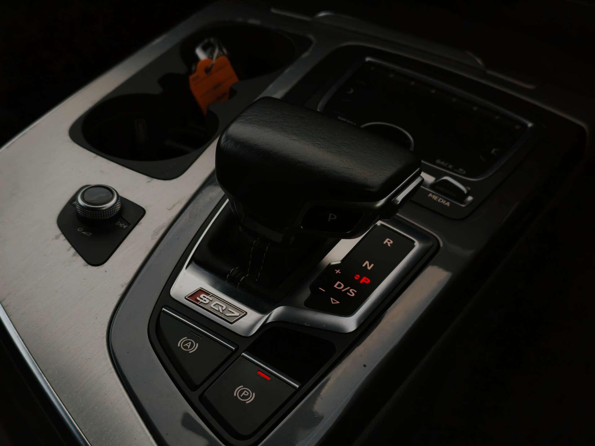 Audi SQ7 view 30