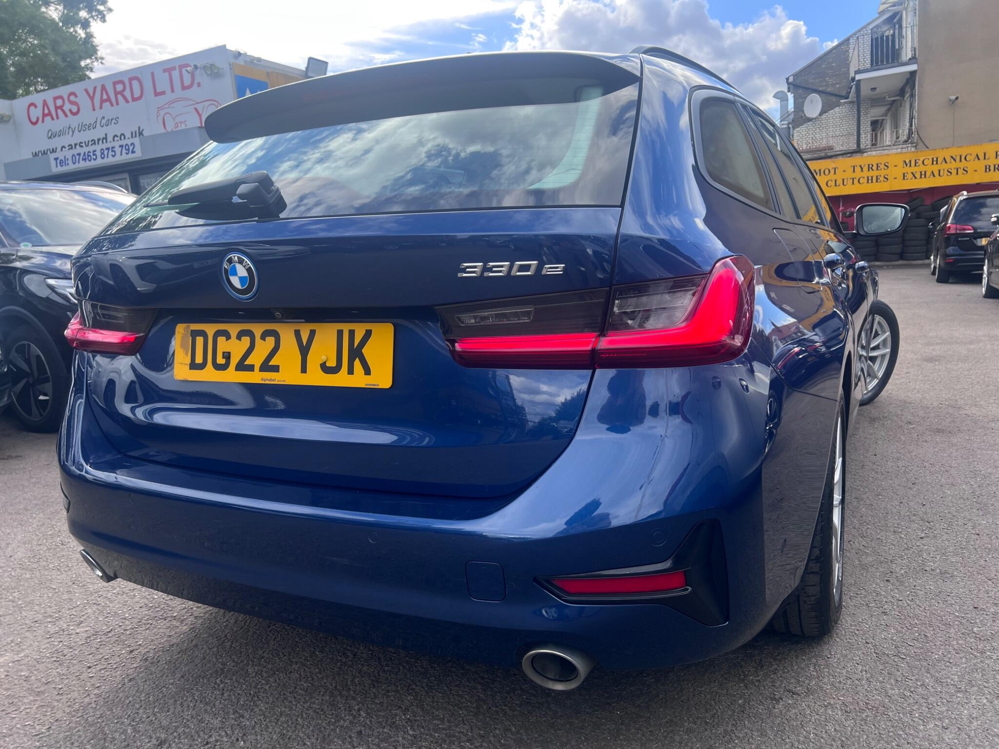 BMW 3 Series view 11