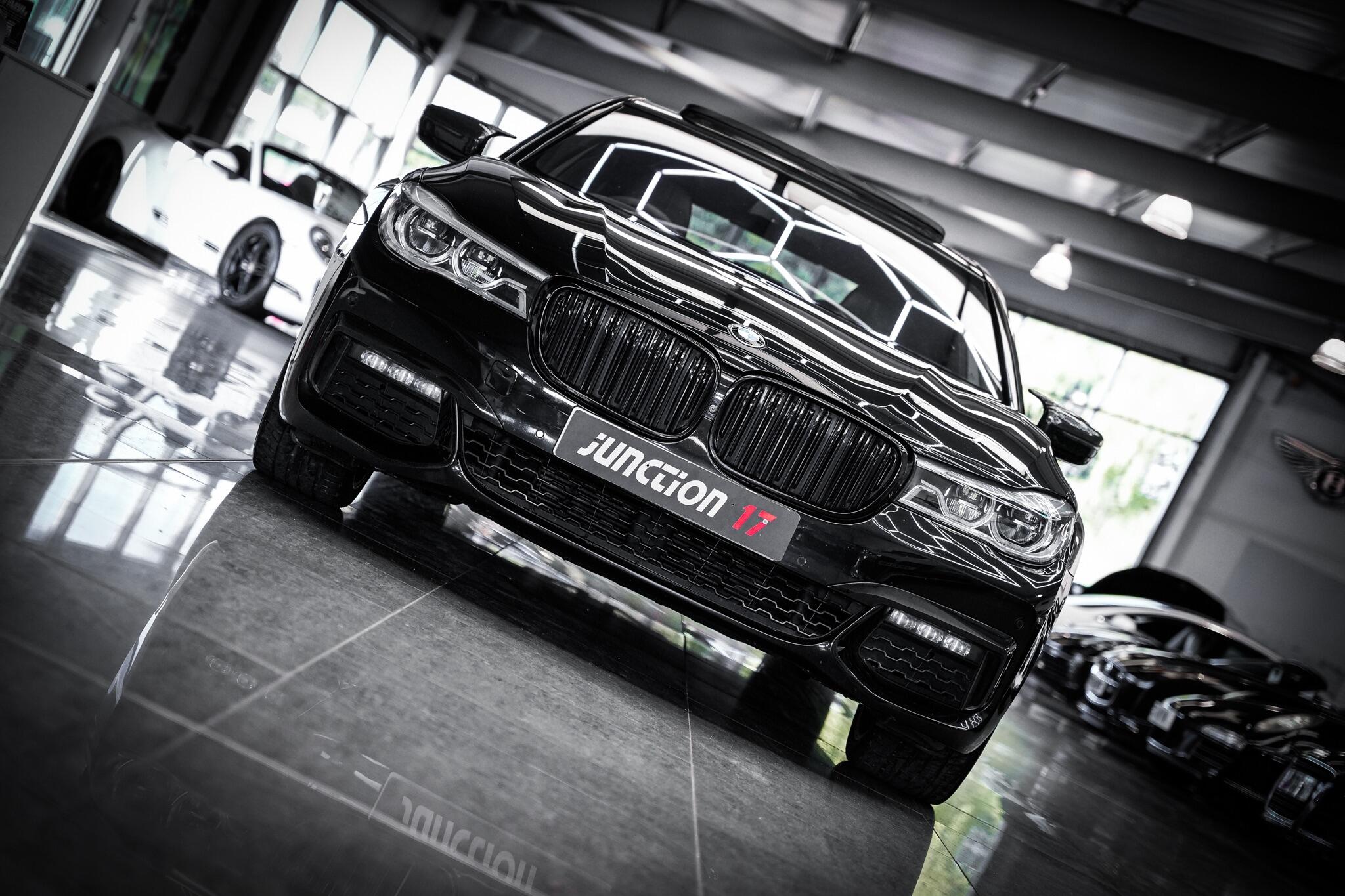 BMW 7 Series view 4