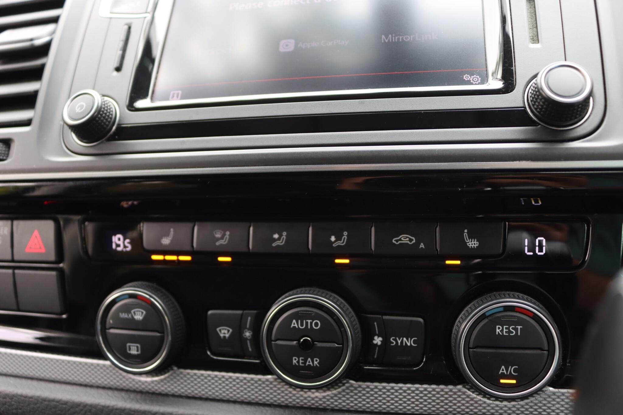 Volkswagen Caravelle view 38