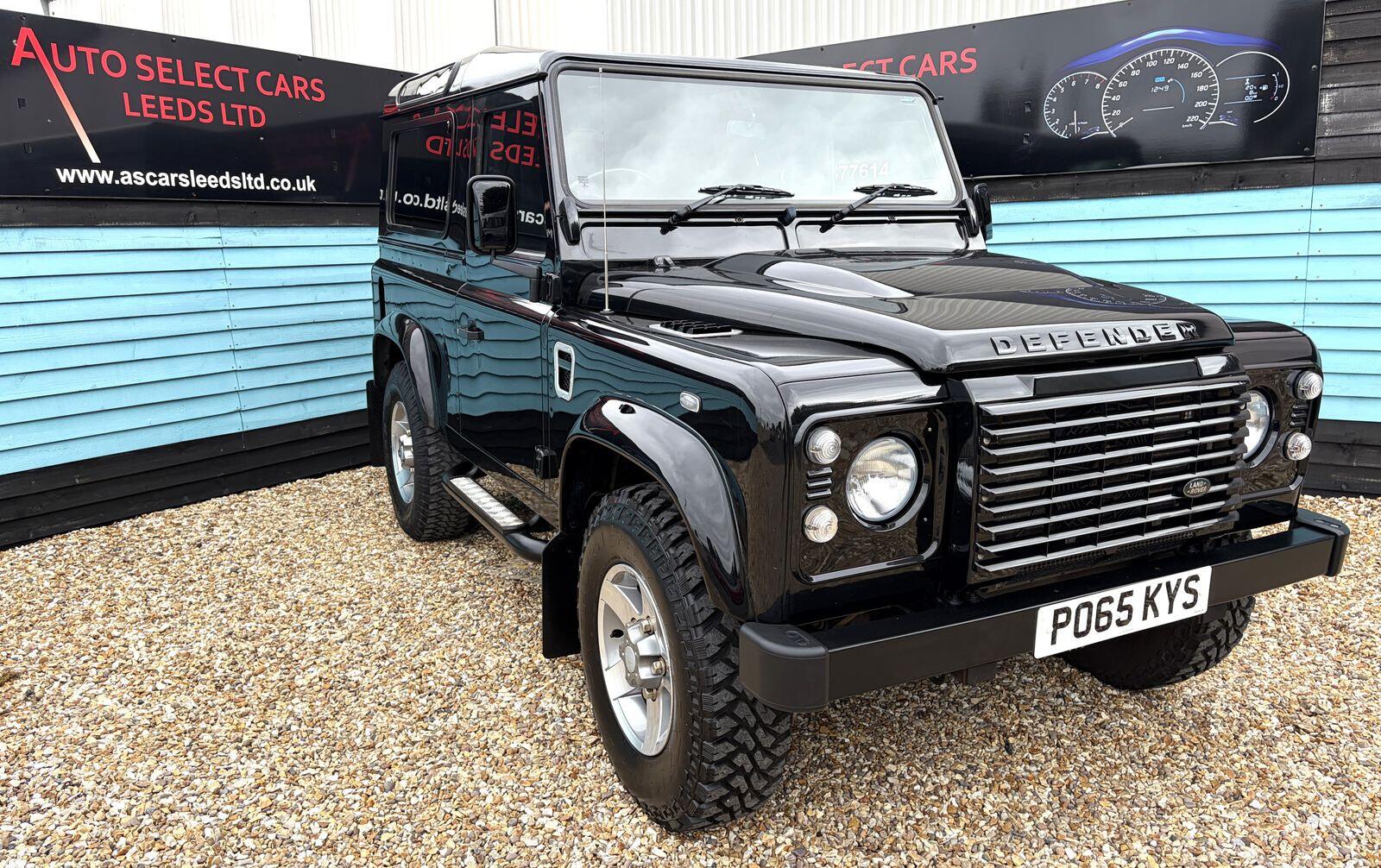 Land Rover Defender view 3
