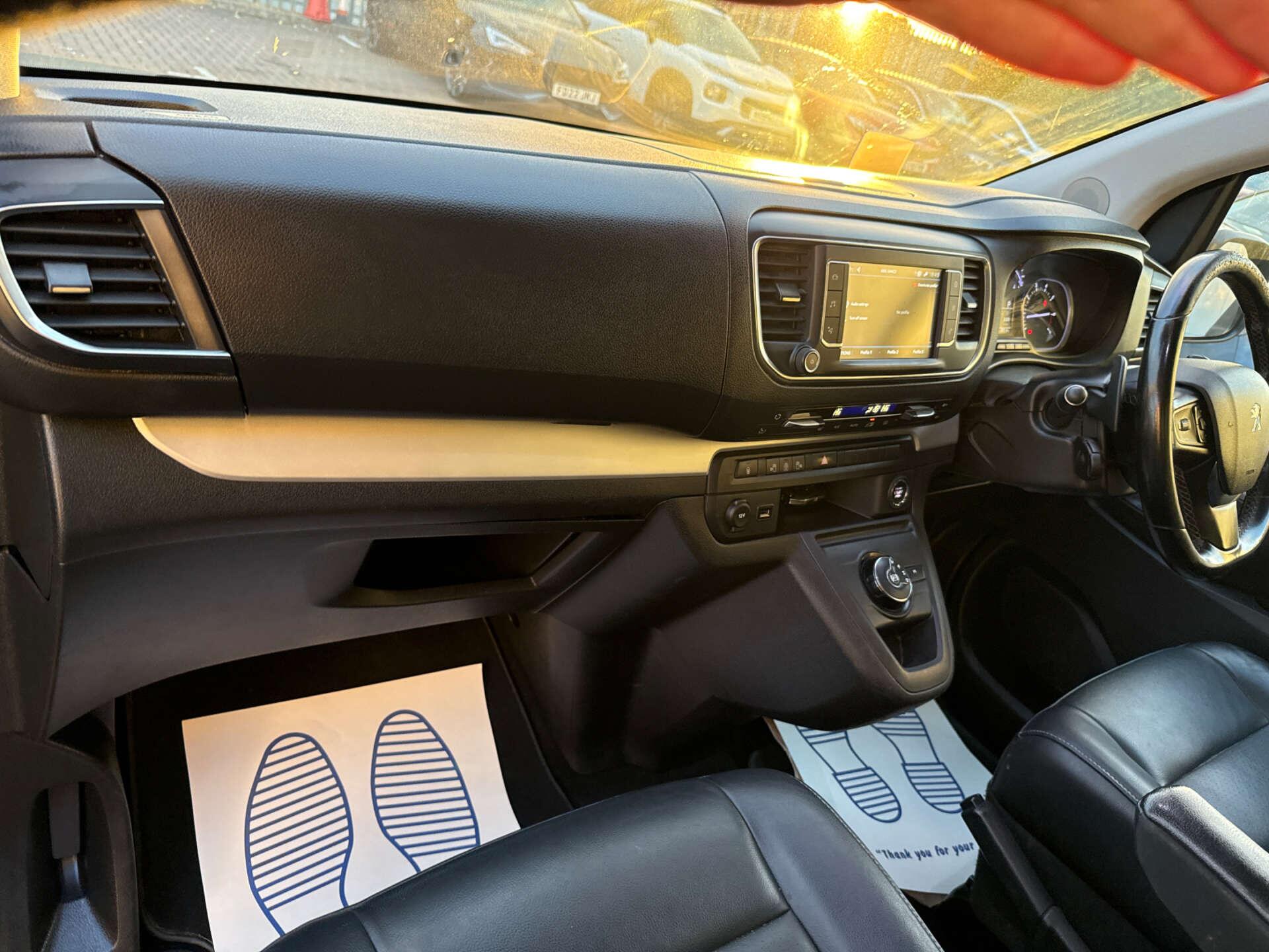 Peugeot Traveller view 35