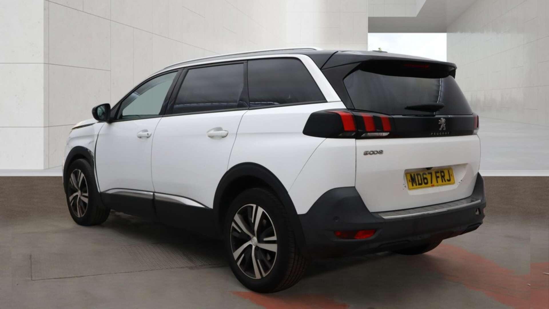 Peugeot 5008 view 4