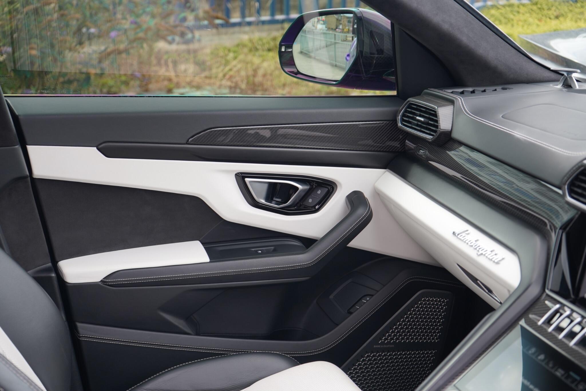 Lamborghini Urus view 31