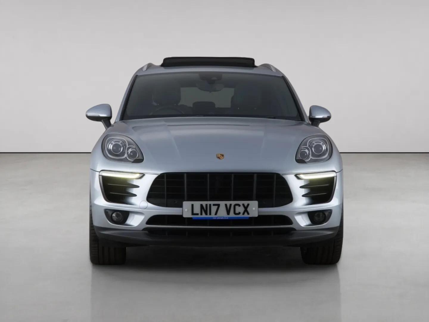 Porsche Macan view 5