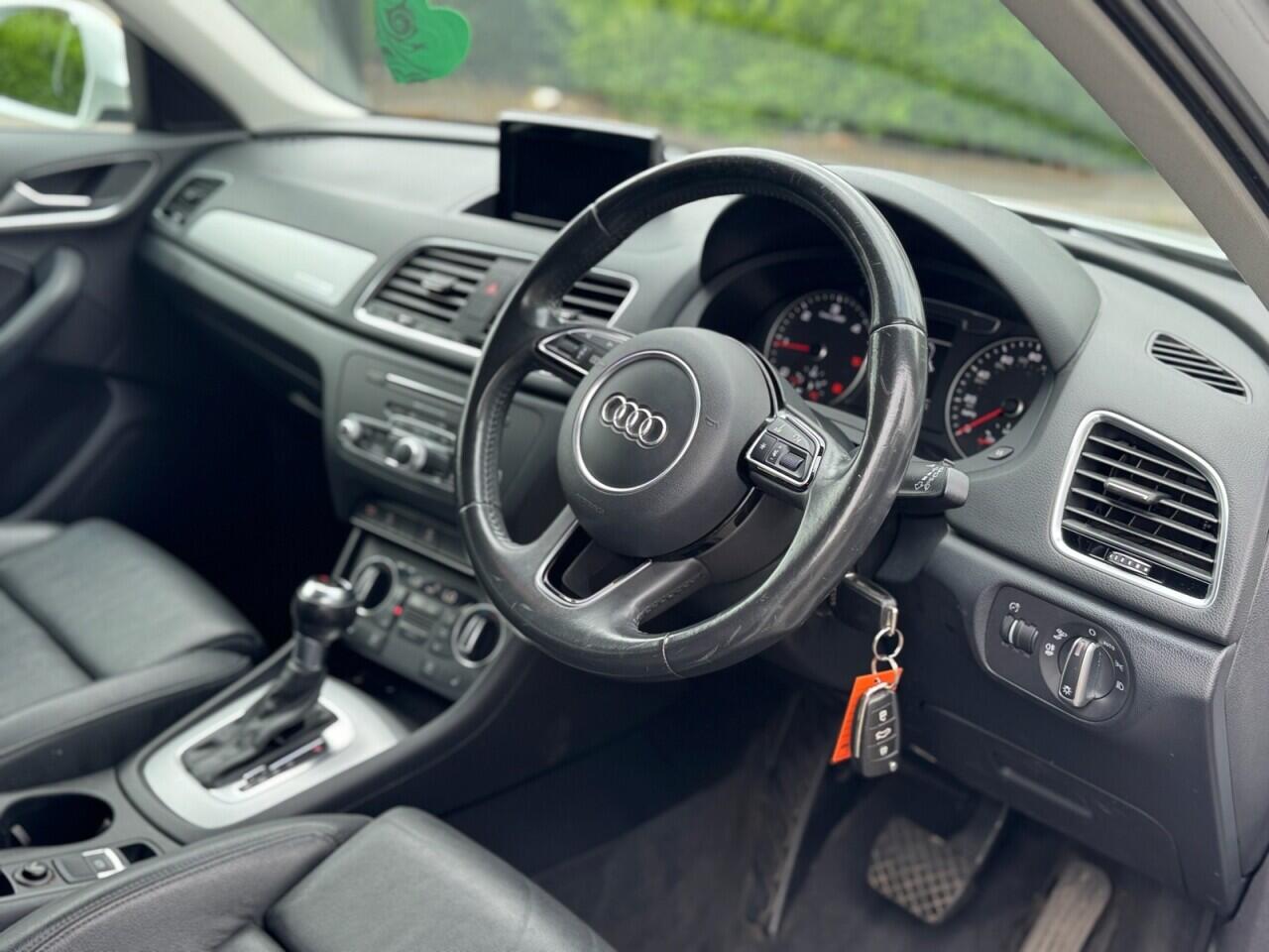 Audi Q3 view 10