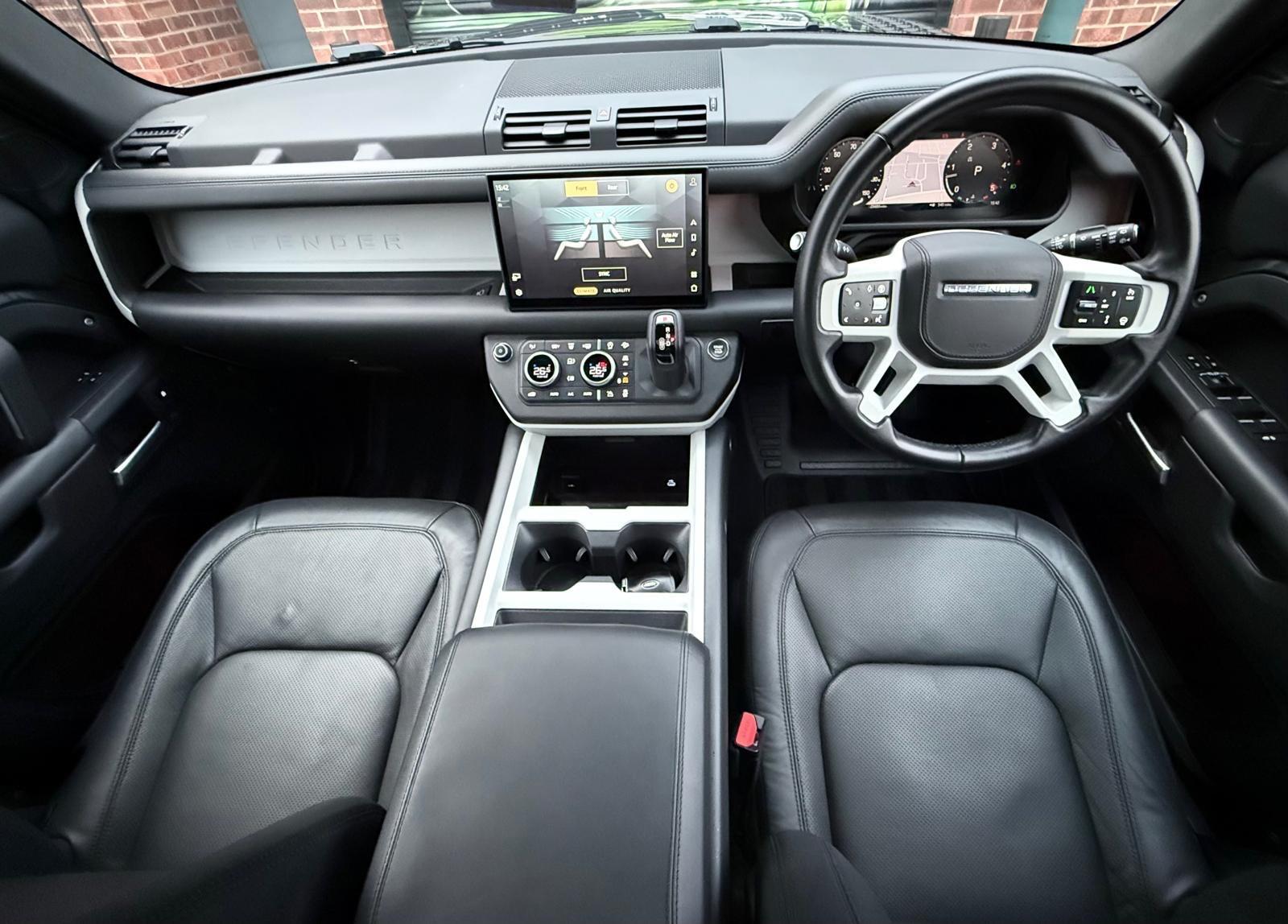 Land Rover Defender view 32