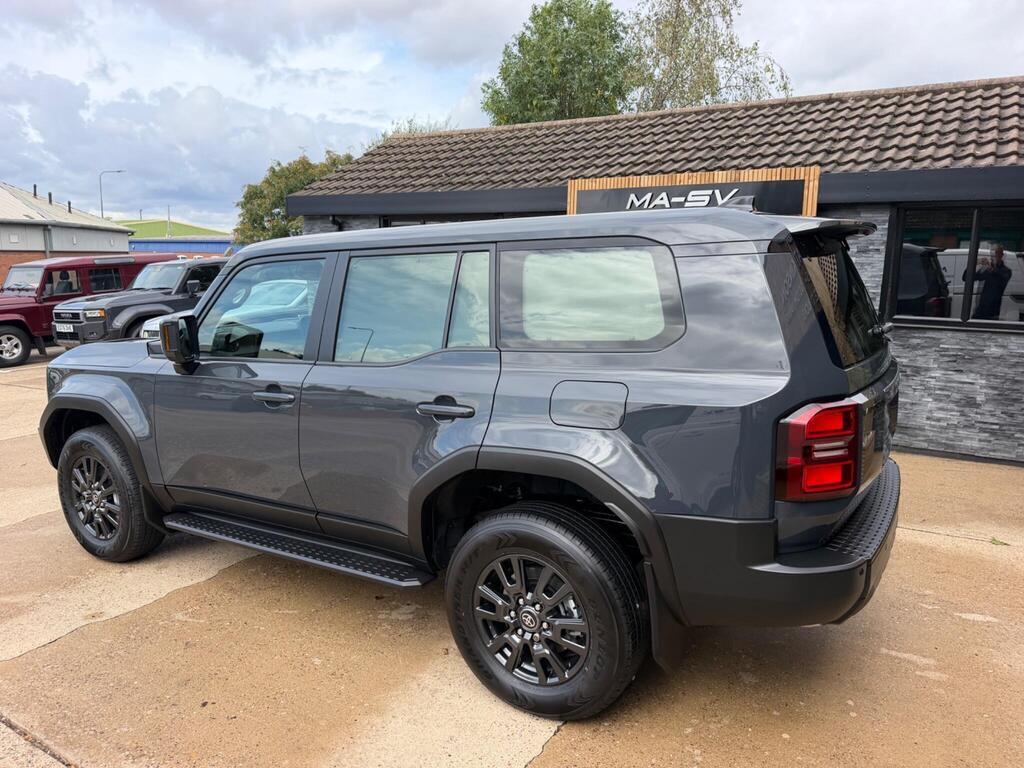 Toyota Land Cruiser view 15