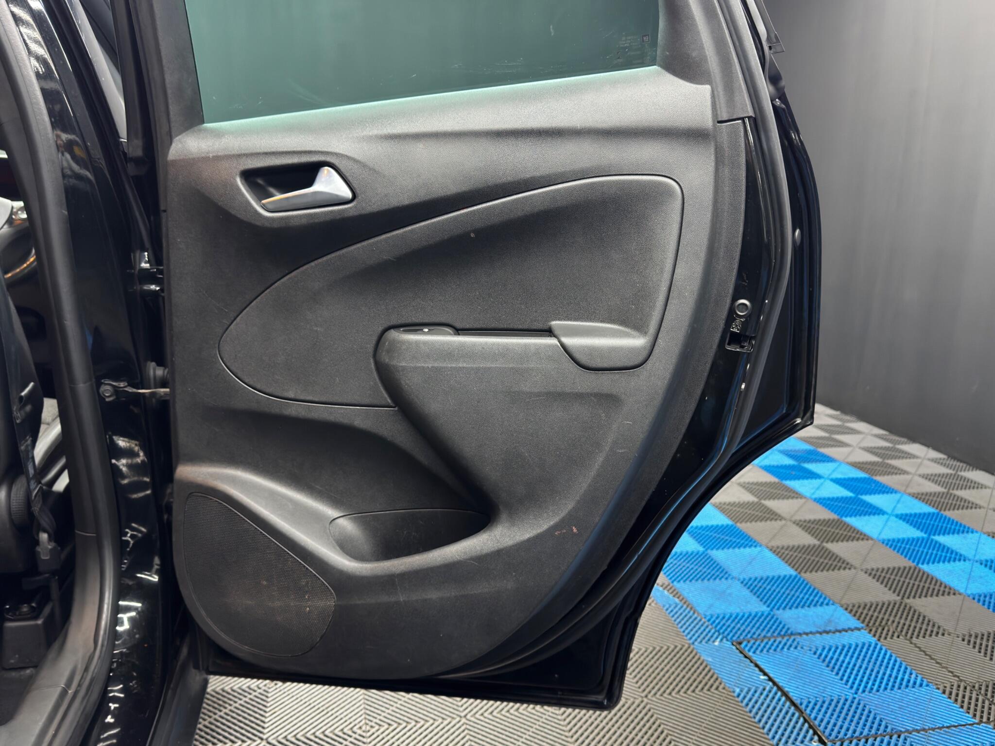 Vauxhall Crossland view 39