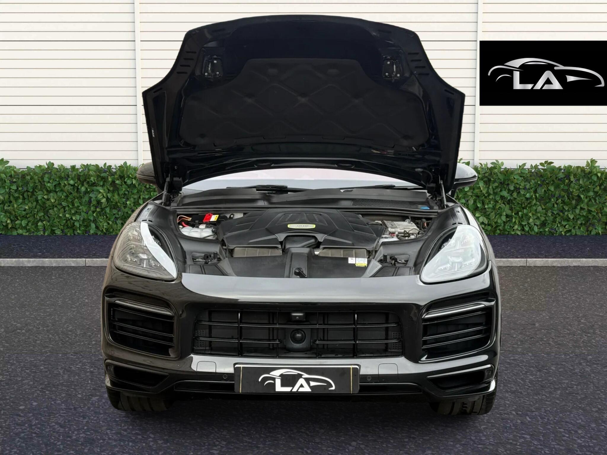 Porsche Cayenne view 15