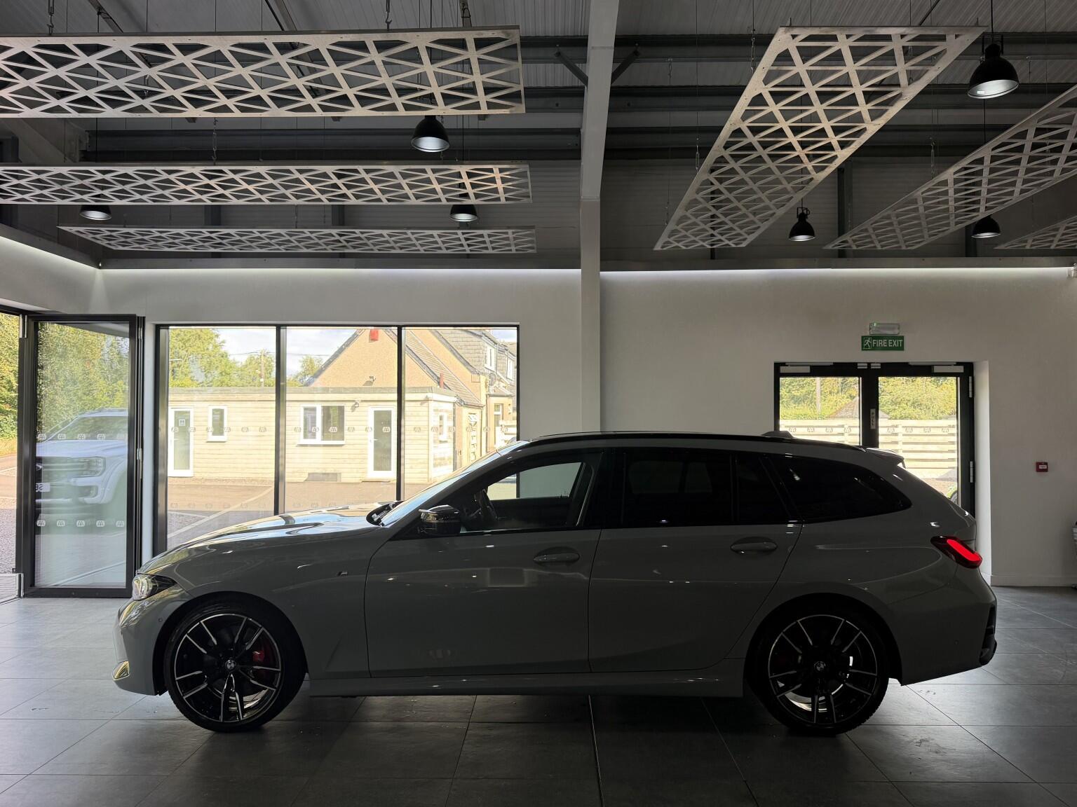 BMW 3 Series view 38