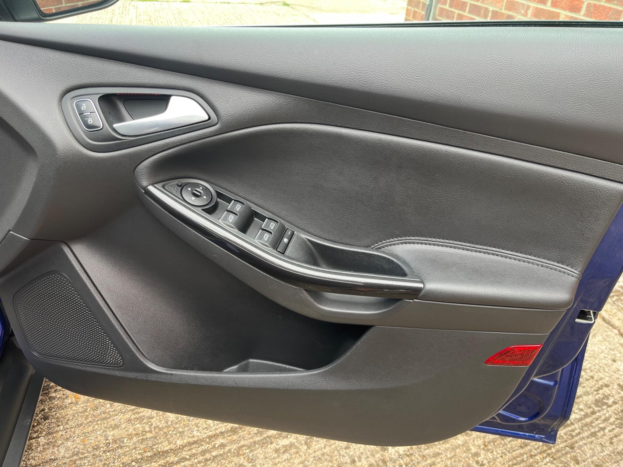 Ford Focus view 27