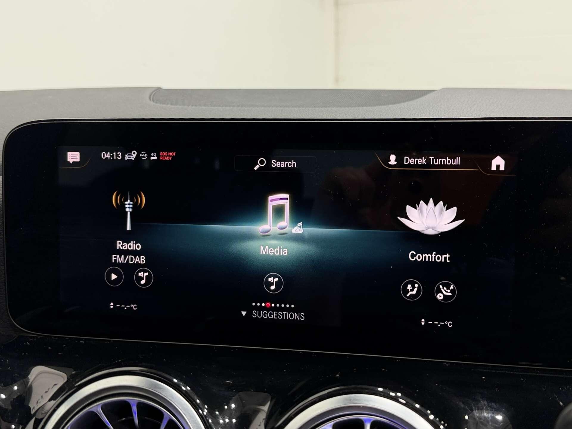 Mercedes-Benz Gla view 35