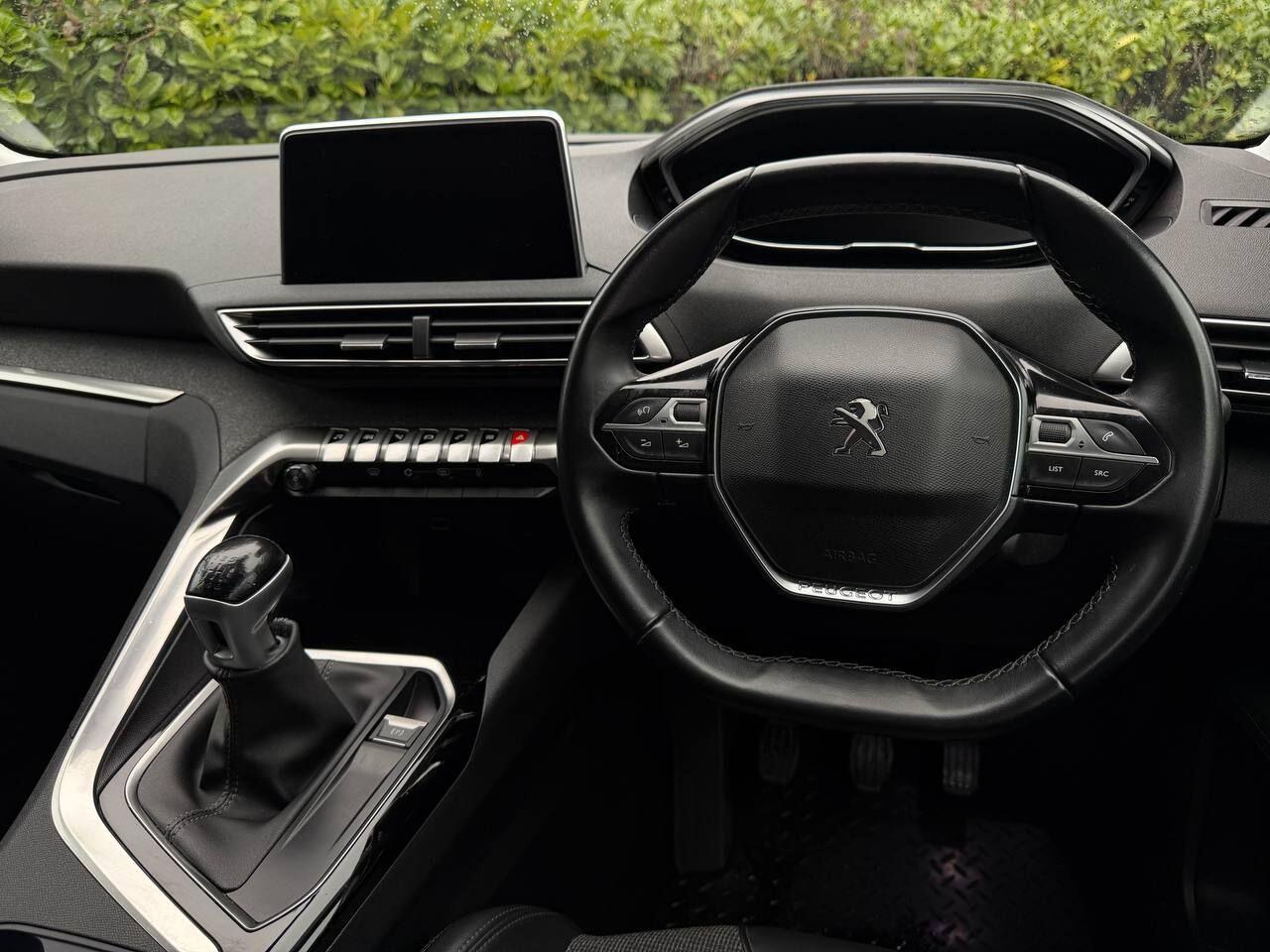 Peugeot 3008 view 34