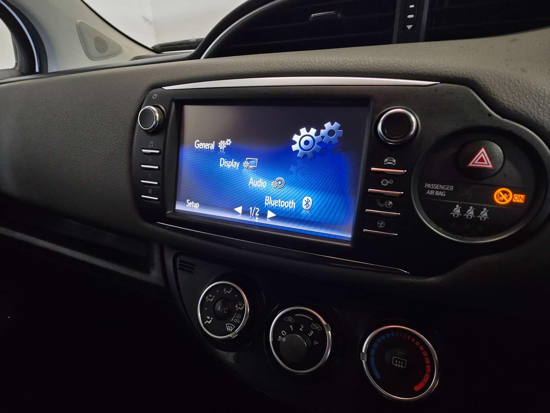Toyota Yaris view 33