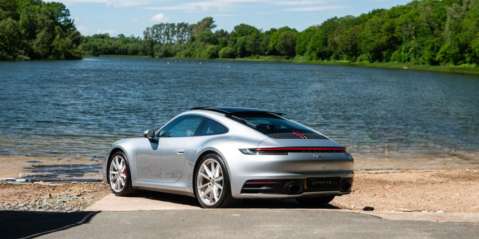 Porsche 911 view 4