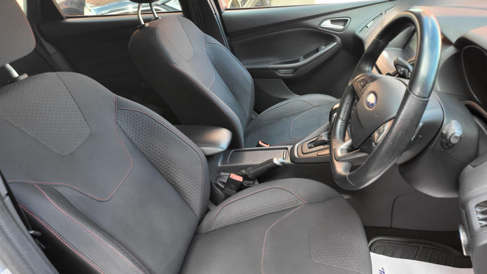 Ford Focus view 14