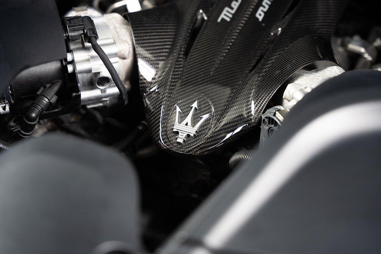 Maserati MC20 view 33